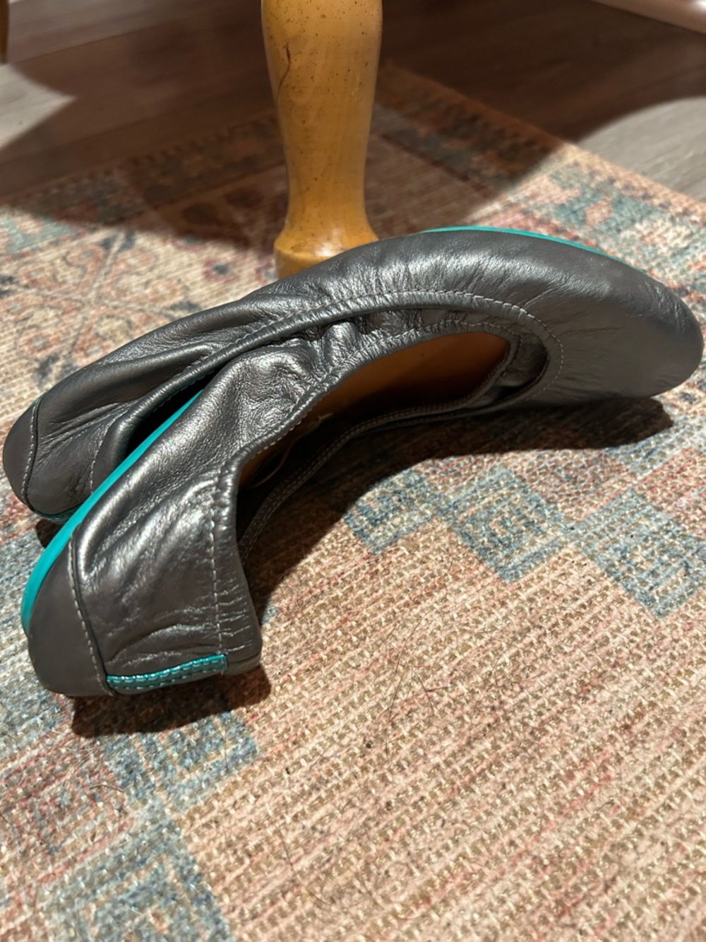 Tieks SILVER Leather Foldable Flats with Teal Outsole - Picture 3 of 4